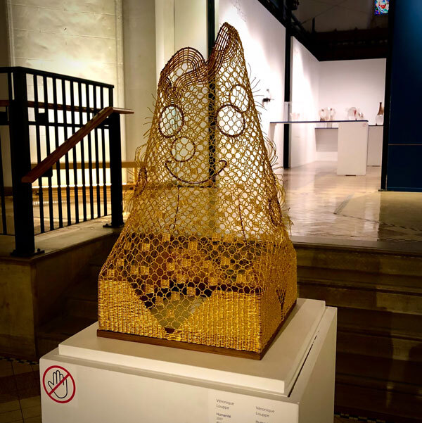 Véronique Louppe, Humanité, 2017, Aluminium anodisé de différents calibres, bois et dentelle aux fuseaux. Collection de l'artiste.